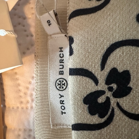 Gorgeous Tory Burch mock turtleneck. Like new; Cream and black in colour - Picture 4 of 4
